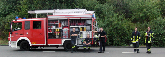 Schaulustige gibt es immer … und wenn es nur die eigenen Kameraden sind, die den anderen bei der Arbeit zuschauen.