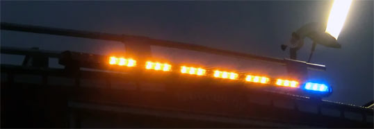 Jetzt auch von hinten gut zu sehen: Die Verkehrswarneinrichtung am Heck sorgt für Aufmerksamkeit.